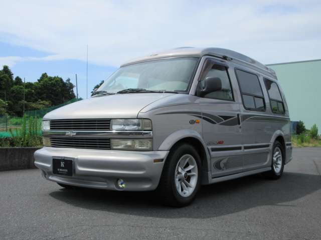 三井物産正規ディーラー車です　AWD　実走64000km　本皮シート　4キャプテン　電動ソファーベッドです