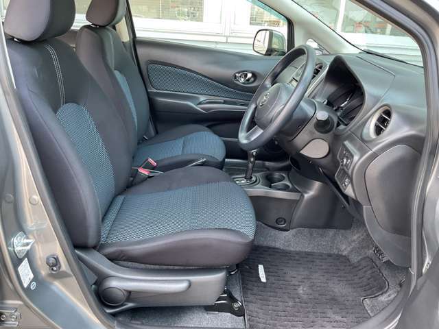 運転のしやすさや、乗り降りにも配慮した運転席。