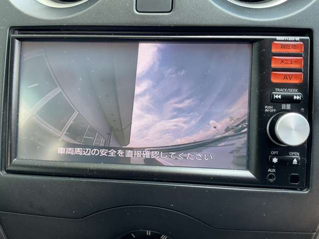 バックモニター付きで、夜道の車庫入れも安心してできます。