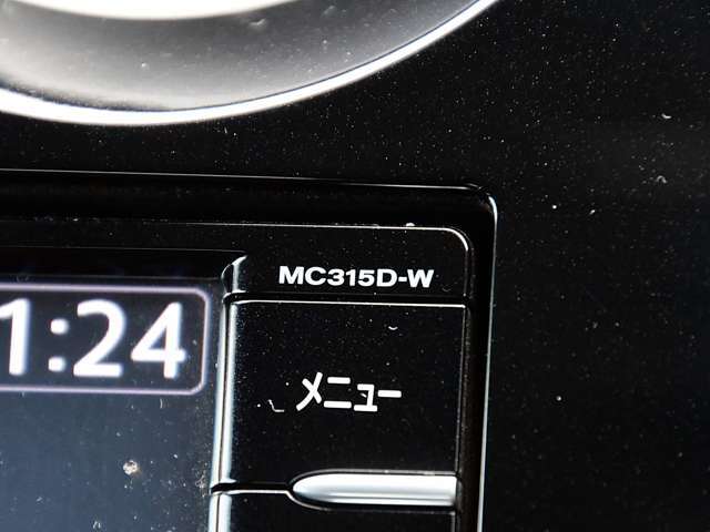 日産純正ナビゲーションMC315D-Wが付いています。