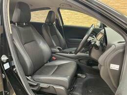 【ハーフレザーシート】ならではの高級感あふれる内装がこたわりのアイテム。見た目の高級感とより上質な座り心地をお楽しみください。