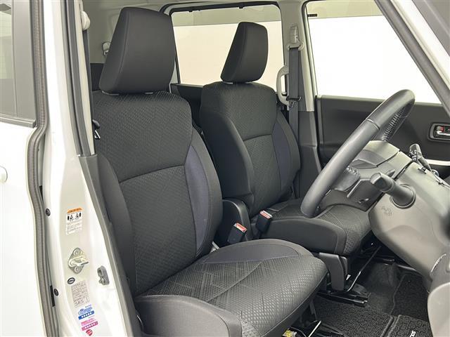 【運転席】座り心地が良いシートなので長時間の運転でも快適にお過ごしいただけます。新品のフロアマットのご注文も可能です。掲載箇所以外にご希望の写真がございましたらお気軽にお問い合わせ下さい。