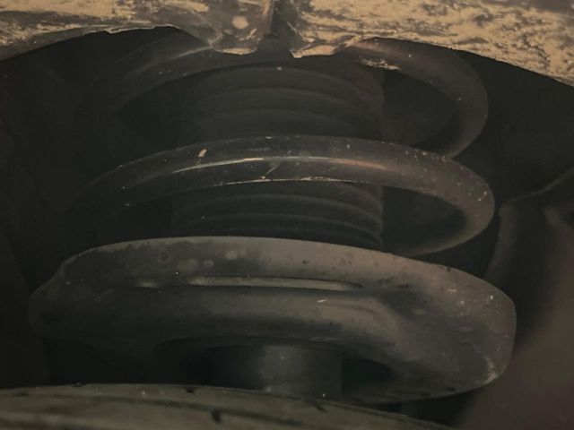 お車を安心してお乗りいただく為には、足回りの定期点検が欠かせません。サービスサポート（有償保証）では無料点検もご提供しており、安心のカーライフをお過ごしいただけるサポート体制が整っています。