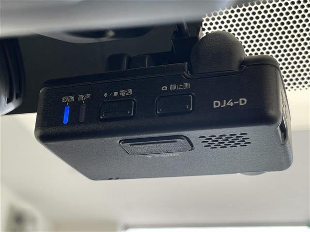 【ドライブレコーダー】運転中の記録を残します。事故などを起こした、起こされた時の証拠を残します。最新機種へのアップグレードも可能となっておりますので、ご相談ください。
