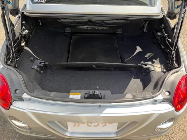 小さいながらもトランク収納もあるので小物の置き場に困りません。