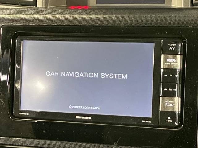 【ナビゲーション】使いやすいナビで目的地までしっかり案内してくれます。各種オーディオ再生機能も充実しており、お車の運転がさらに楽しくなります！！