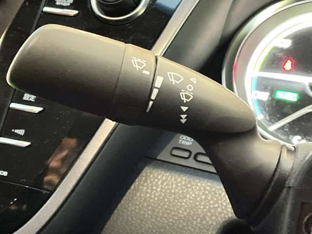 【ステアリング】軽い力で扱いやすいハンドルです。目立つ傷やスレなどなく綺麗な状態です！除菌プランいれていただくとさらに快適に！清潔なお車はお子様にも安心ですね！