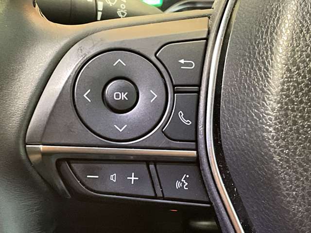 【ステアリング】軽い力で扱いやすいハンドルです。目立つ傷やスレなどなく綺麗な状態です！除菌プランいれていただくとさらに快適に！清潔なお車はお子様にも安心ですね！