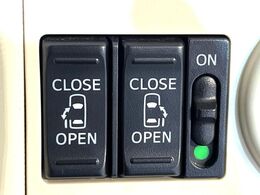 【両側パワースライドドア】スマートキーや運転席のスイッチで後席両側スライドドアの開閉が可能♪電動だから力を入れてドアを開ける必要が無く、小さなお子様でも簡単に開け閉めでき快適です♪