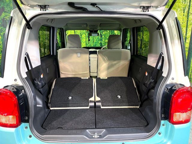 積み下ろしのしやすいデッキにはたっぷりと荷物を積み込んでいただけます。遊びから仕事まで、様々なシーンで頼れます♪