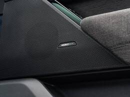 MERIDIANは英国のプレミアムオーディオブランドです。重低音から高音域までしっかりと再現でき、コンサートのような臨場感溢れる音響空間を実現します。どうぞ店頭にてご体感ください。