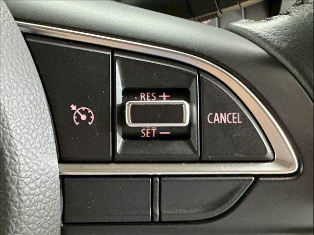 【クルーズコントロール】アクセルペダルを踏まずに設定した車速を保つ事が出来ます。高速運転やロングドライブで活躍します。