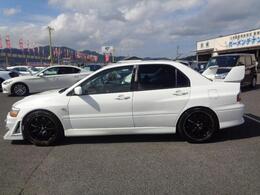 九州トップクラスの大型展示場で高品質車を常時200台を展示しております。当店の他展示車もご覧ください。