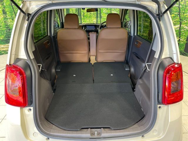 後席を格納すると、これだけの広さが！シーンに合わせたシートアレンジで、大きな荷物も積むことが出来ます♪