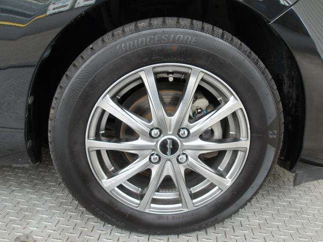 社外15インチアルミ装着！タイヤサイズは175/65R15です