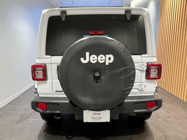 背面タイヤには大きくJeepの文字