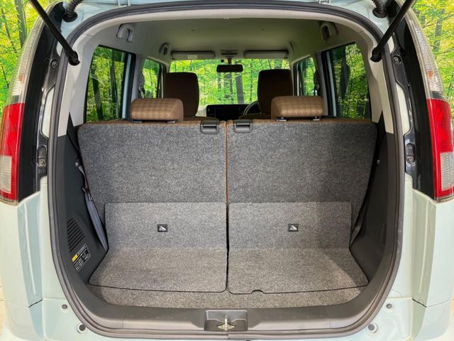 普段のお買い物や通勤、送迎等に十分な荷室スペースを確保しております。セカンドシートを倒すと、大きな荷物の積載も可能です♪