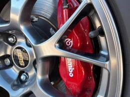 【ブレンボ製キャリパー】ハイパワー車両には強力なブレーキが必須！世界のスーパーカーにも採用されるイタリアの高級メーカー「ブレンボ」を装着！色鮮やかなキャリパーがスポーティな印象を引き立てます♪