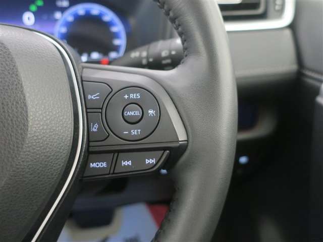 クルーズコントロール機能で高速道路の運転が快適になります。