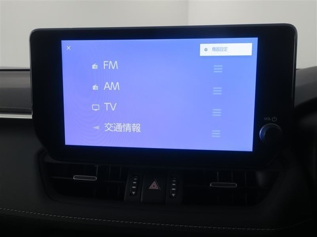 AM・FMラジオ、TV、Bluetooth付きのナビが付いてます。