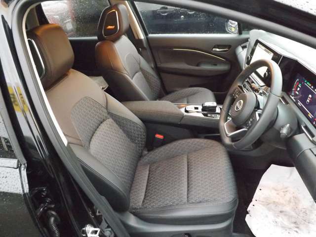 運転席＆助手席はパワーシートです。