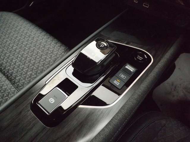 当グループでは試乗車や高年式やお安い車お客様にわかりやすい表示で幅広く取り揃えております。また商用車も豊富です。個人のお客様だけでなく、法人様もお問い合わせ下さい。