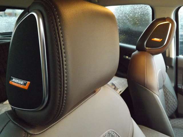【BOSEパーソナルプラスサウンドシステム】ヘッドレスト内蔵のスピーカーで360度音に包まれたようなサウンドを実現！