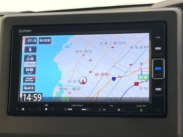 【純正ナビ】人気の純正ナビを装備しております。ナビの使いやすさはもちろん、オーディオ機能も充実！キャンプや旅行はもちろん、通勤や買い物など普段のドライブも楽しくなるはず♪