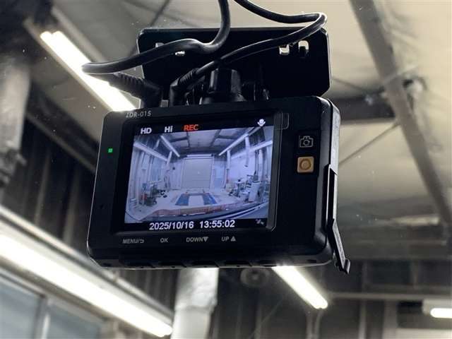 万が一のトラブルのときにも役に立つドライブレコーダーを装備しています。