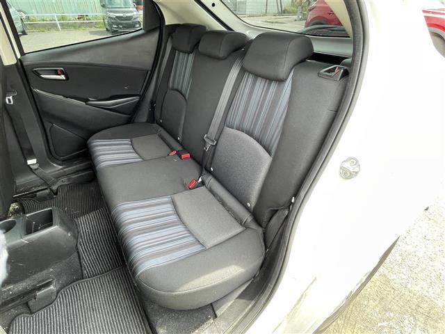 後席もゆったりドライブを楽しめます。ガリバーでご購入いただきましたら、内外装はプロこだわりのクリーニングで清潔なおクルマでご納車させていただきます！店舗での現車確認も承っています！