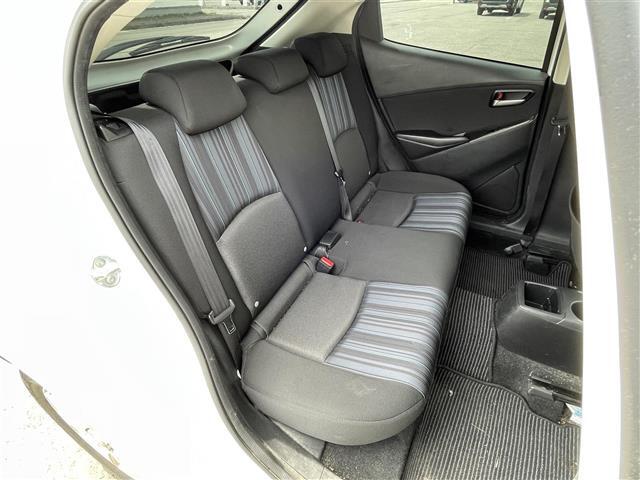 後席もゆったりドライブを楽しめます。ガリバーでご購入いただきましたら、内外装はプロこだわりのクリーニングで清潔なおクルマでご納車させていただきます！店舗での現車確認も承っています！