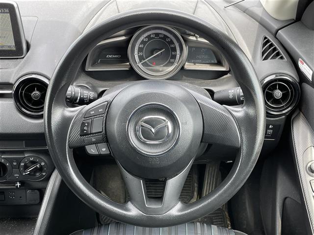 軽い力で扱いやすいハンドルです。目立つ傷やスレなどなく綺麗な状態です！除菌プランいれていただくとさらに快適に！清潔なお車はお子様にも安心ですね！