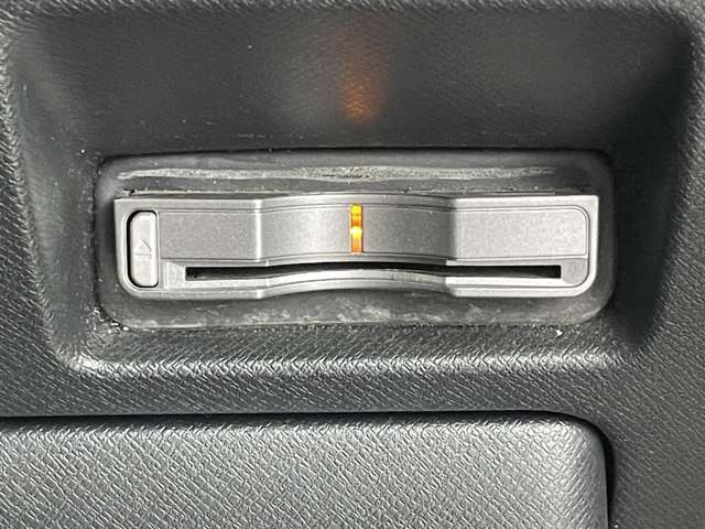 ◆【ETC】有料道路を利用する際に料金所で停止することなく通過できる、ETC車載器（ノンストップ自動料金収受システム機器）が装備されています。セットアップを行うことで利用可能になります。