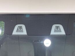 【スズキ　セーフティサポート】走行中に前方の車両等を認識し、衝突しそうな時は警報とブレーキで衝突回避と被害軽減をアシスト。より安全にドライブをお楽しみいただけます。