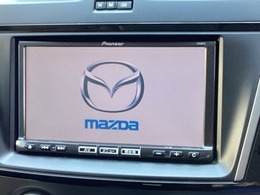 マツダ純正メモリーナビが付いています