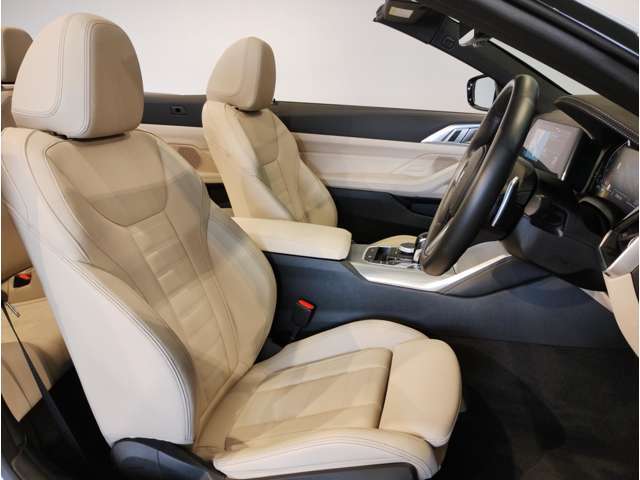 【コックピットシート】BMW車の主役席。車体中央にくる様に配置し車両重心とが一致する事でドライバーと車との一体感あるドライビングを実現。人間工学に基づき形成した形状が長時間のドライブ疲労も軽減します！