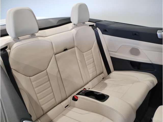 【エアバック】BMWのエアバックやその他の安全装備は、互いに補完しあう事で徹底した安全性を貫きます。万一の事故の際にそれぞれ最適な保護を提供してくれます！