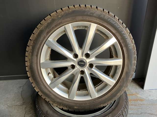 スタッドレスタイヤもあります！（社外アルミホイール）215/50R17
