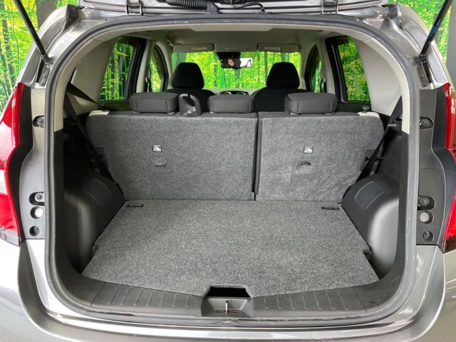 積み下ろしのしやすいデッキにはたっぷりと荷物を積み込んでいただけます。遊びから仕事まで、様々なシーンで頼れます♪
