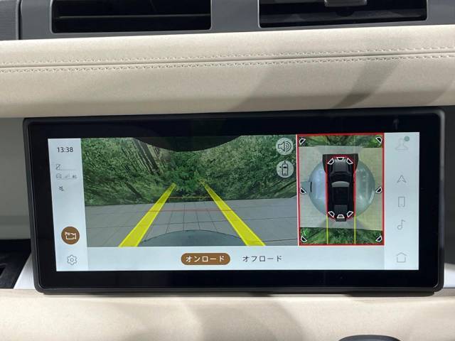 リアビューカメラ　ガイドライン付きのカラーバックカメラを搭載。運転が不慣れな方も安心して駐車していただけます。バックソナーも内蔵されており障害物を検知し知らせます。