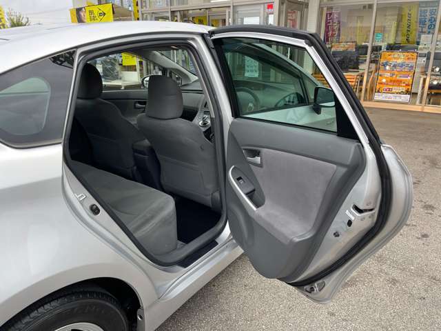 年2回オイル交換時のオイル代無料＆24時間ロードサービスのケーユーカードや3年間のオイル交換無制限、定期点検整備代、消耗品の交換がセットになったメンテナンスパックなど、充実のアフターサービスをご提案♪