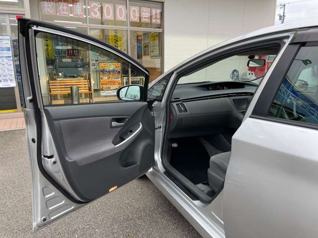 純正オプションはもちろん、社外のナビやフリップダウンモニター、ドライブレコーダー、ETC等、お客様のご希望のオプション取付も可能♪お客様による商品持込み、取付のみの対応もしております♪