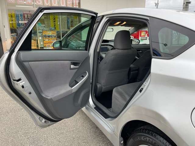 専門業者によるルームクリーニング実施☆室内の細かい所からエンジンルームまでキレイになった状態でお渡しいたします♪