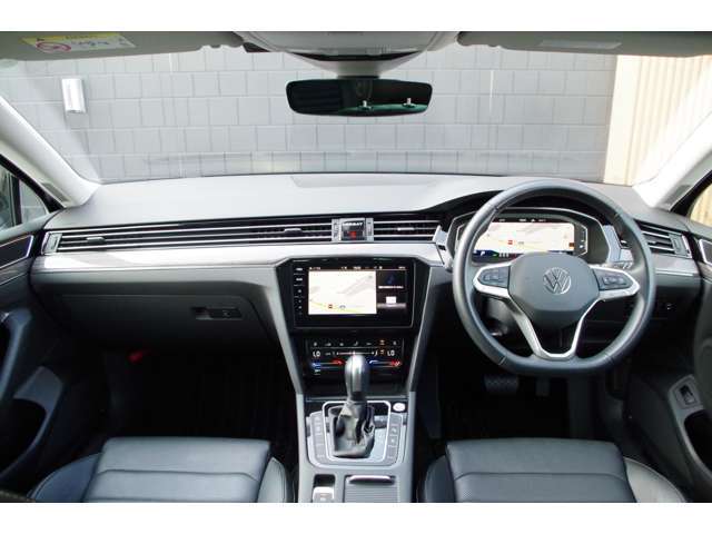 LIBERALAは、輸入車選びの新たなスタイルを提案するインポート・セレクト・ブランドです。オーナー様となる方がクルマから直接感じる感性を第一にした、最良の一台との出会いをコーディネートいたします。