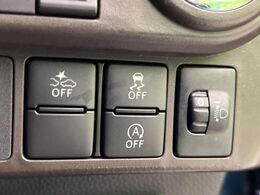 【スマートアシスト】走行中に前方の車両等を認識し、衝突しそうな時は警報とブレーキで衝突回避と被害軽減をアシスト。より安全にドライブをお楽しみいただけます。