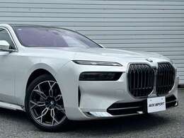 BMW7シリーズは、インテグレイテッド　アクティブ　ステアリング　（前後輪統合制御ステアリング　システム）が標準装備となります。
