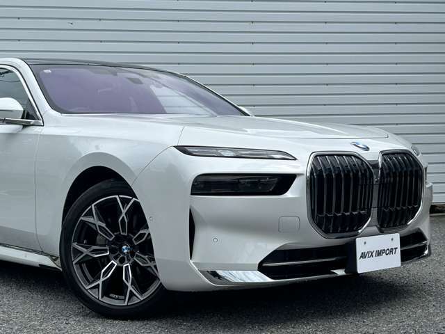 BMW7シリーズは、インテグレイテッド　アクティブ　ステアリング　（前後輪統合制御ステアリング　システム）が標準装備となります。