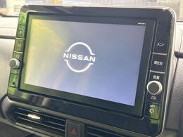 【純正9型ナビ】人気の純正ナビを装備しております。ナビの使いやすさはもちろん、オーディオ機能も充実！キャンプや旅行はもちろん、通勤や買い物など普段のドライブも楽しくなるはず♪