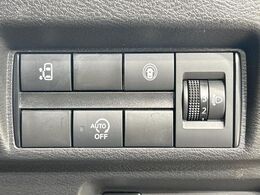 【パワースライドドア】スマートキーや運転席のスイッチでスライドドアの開閉が可能♪電動だから力を入れてドアを開ける必要が無く、小さいお子様でも、重い荷物を持っている時もラクに開け閉めできます♪