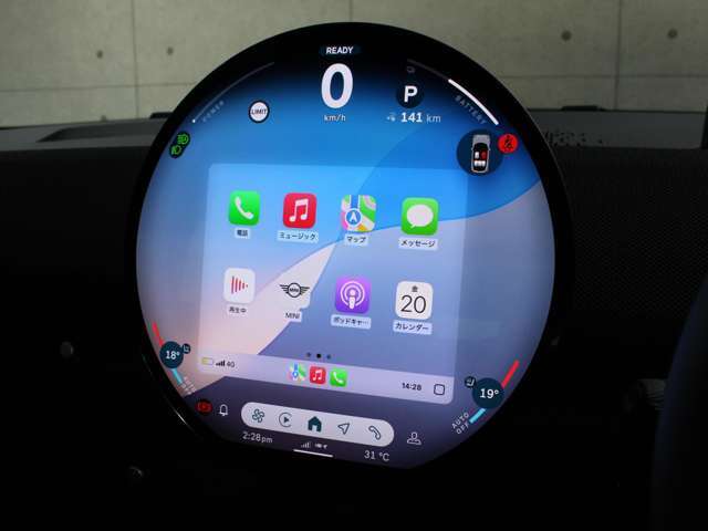 最近では装備されることも多い、CarPlayも装備です。